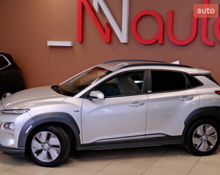 Серый Хендай Kona, объемом двигателя 0 л и пробегом 88 тыс. км за 20300 $, фото 11 на Automoto.ua