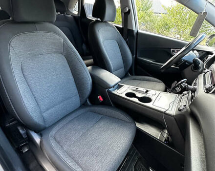 Сірий Хендай Kona, об'ємом двигуна 0 л та пробігом 38 тис. км за 19200 $, фото 13 на Automoto.ua