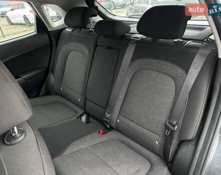 Серый Хендай Kona, объемом двигателя 0 л и пробегом 95 тыс. км за 17200 $, фото 12 на Automoto.ua