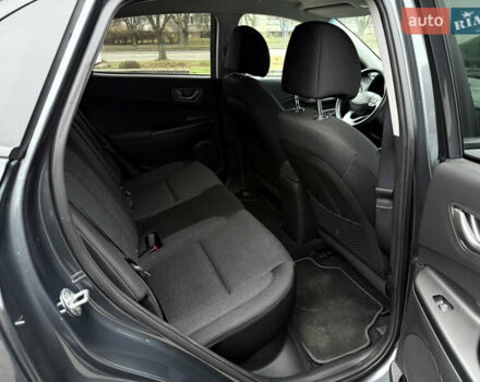 Серый Хендай Kona, объемом двигателя 0 л и пробегом 69 тыс. км за 15600 $, фото 17 на Automoto.ua