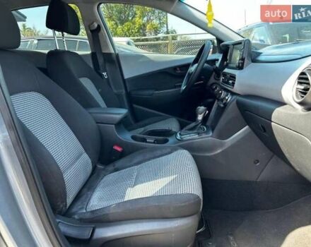 Серый Хендай Kona, объемом двигателя 2 л и пробегом 59 тыс. км за 3600 $, фото 4 на Automoto.ua