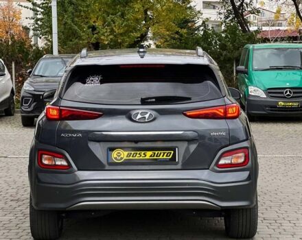 Серый Хендай Kona, объемом двигателя 64 л и пробегом 50 тыс. км за 23700 $, фото 4 на Automoto.ua