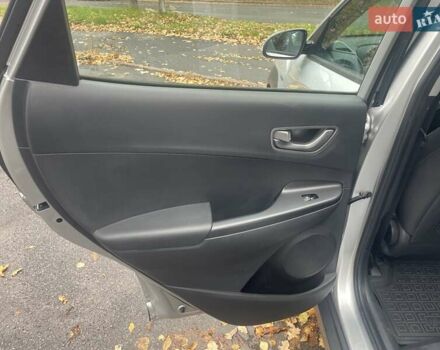 Серый Хендай Kona, объемом двигателя 0 л и пробегом 114 тыс. км за 17100 $, фото 31 на Automoto.ua