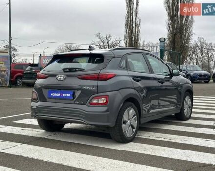 Серый Хендай Kona, объемом двигателя 0 л и пробегом 95 тыс. км за 17200 $, фото 4 на Automoto.ua