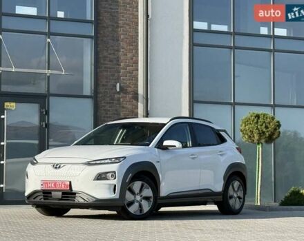 Серый Хендай Kona, объемом двигателя 0 л и пробегом 93 тыс. км за 17970 $, фото 5 на Automoto.ua