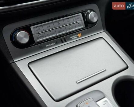 Сірий Хендай Kona, об'ємом двигуна 0 л та пробігом 61 тис. км за 17700 $, фото 38 на Automoto.ua