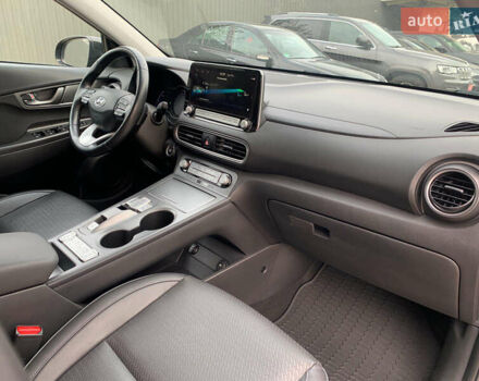 Серый Хендай Kona, объемом двигателя 0 л и пробегом 107 тыс. км за 18900 $, фото 9 на Automoto.ua