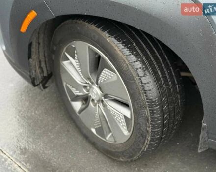 Сірий Хендай Kona, об'ємом двигуна 0 л та пробігом 61 тис. км за 17700 $, фото 5 на Automoto.ua