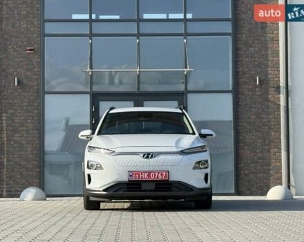 Серый Хендай Kona, объемом двигателя 0 л и пробегом 93 тыс. км за 17970 $, фото 7 на Automoto.ua