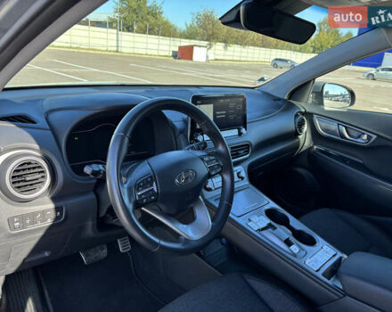 Серый Хендай Kona, объемом двигателя 0 л и пробегом 51 тыс. км за 15800 $, фото 14 на Automoto.ua