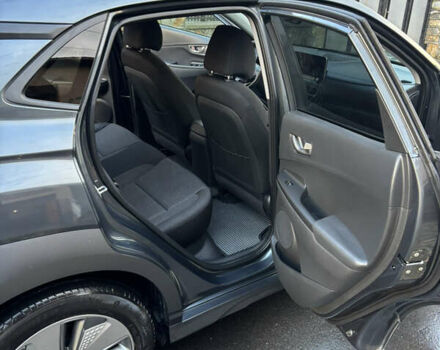 Серый Хендай Kona, объемом двигателя 0 л и пробегом 23 тыс. км за 16900 $, фото 17 на Automoto.ua