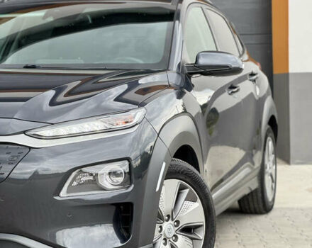 Серый Хендай Kona, объемом двигателя 0 л и пробегом 62 тыс. км за 16900 $, фото 4 на Automoto.ua