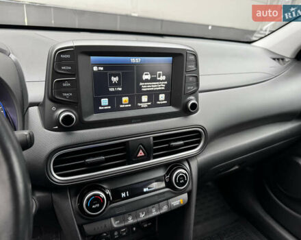 Сірий Хендай Kona, об'ємом двигуна 1.6 л та пробігом 32 тис. км за 18999 $, фото 28 на Automoto.ua