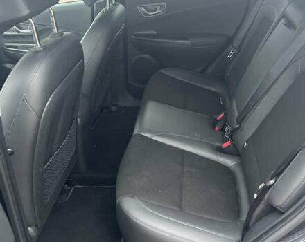 Серый Хендай Kona, объемом двигателя 0 л и пробегом 98 тыс. км за 17700 $, фото 4 на Automoto.ua