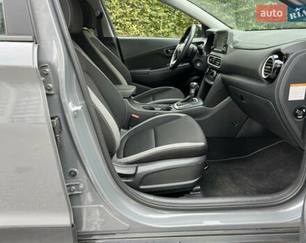 Серый Хендай Kona, объемом двигателя 1.6 л и пробегом 54 тыс. км за 20950 $, фото 52 на Automoto.ua