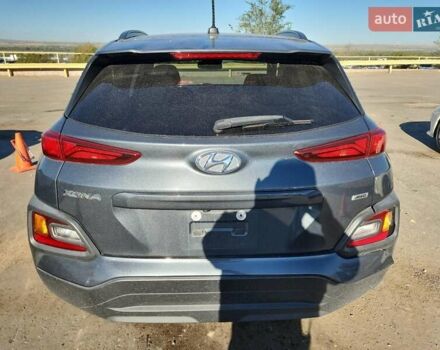 Серый Хендай Kona, объемом двигателя 2 л и пробегом 86 тыс. км за 2500 $, фото 5 на Automoto.ua