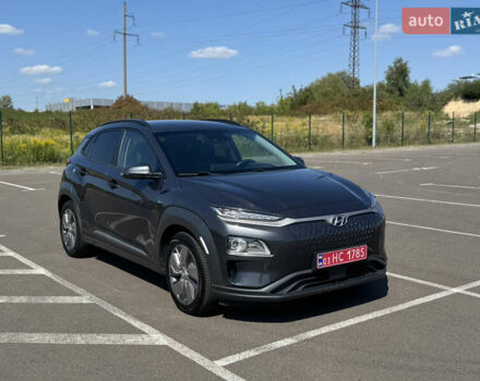 Серый Хендай Kona, объемом двигателя 0 л и пробегом 71 тыс. км за 16999 $, фото 3 на Automoto.ua