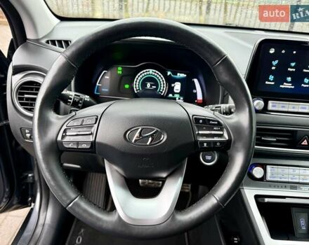 Серый Хендай Kona, объемом двигателя 0 л и пробегом 74 тыс. км за 15250 $, фото 51 на Automoto.ua