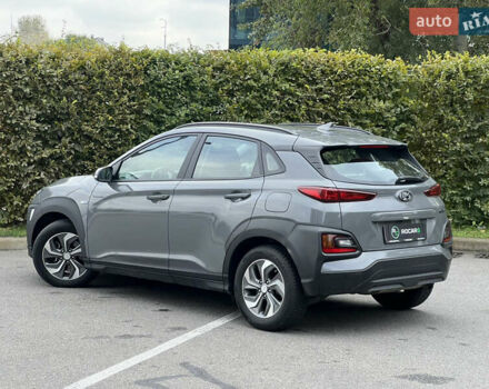 Серый Хендай Kona, объемом двигателя 1.6 л и пробегом 54 тыс. км за 20950 $, фото 16 на Automoto.ua