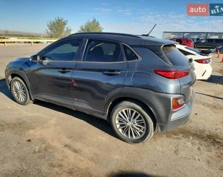 Серый Хендай Kona, объемом двигателя 2 л и пробегом 86 тыс. км за 2500 $, фото 1 на Automoto.ua