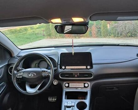 Сірий Хендай Kona, об'ємом двигуна 0 л та пробігом 63 тис. км за 17950 $, фото 7 на Automoto.ua