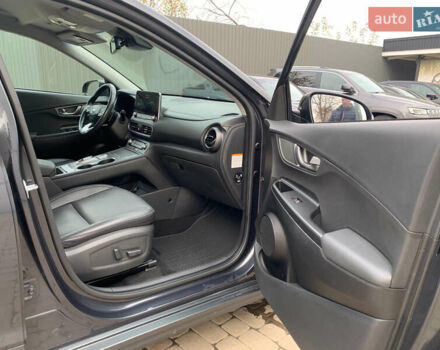 Серый Хендай Kona, объемом двигателя 0 л и пробегом 107 тыс. км за 18900 $, фото 10 на Automoto.ua