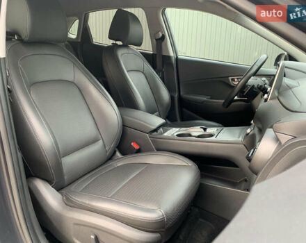 Серый Хендай Kona, объемом двигателя 0 л и пробегом 107 тыс. км за 18900 $, фото 7 на Automoto.ua