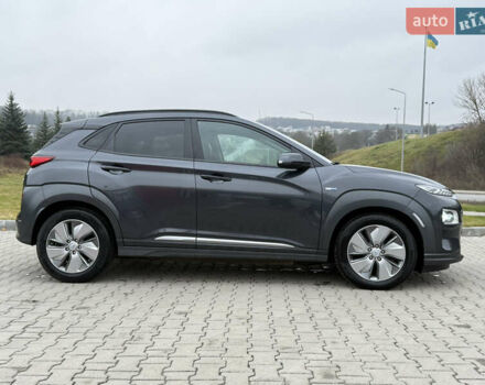 Сірий Хендай Kona, об'ємом двигуна 0 л та пробігом 78 тис. км за 18600 $, фото 10 на Automoto.ua