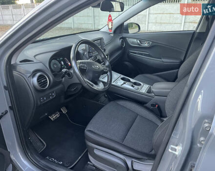 Серый Хендай Kona, объемом двигателя 0 л и пробегом 75 тыс. км за 15200 $, фото 10 на Automoto.ua