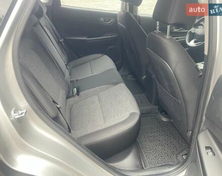 Серый Хендай Kona, объемом двигателя 0 л и пробегом 114 тыс. км за 17100 $, фото 40 на Automoto.ua