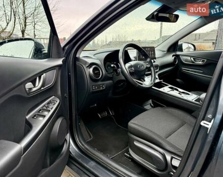 Серый Хендай Kona, объемом двигателя 0 л и пробегом 74 тыс. км за 15250 $, фото 41 на Automoto.ua