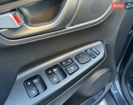 Сірий Хендай Kona, об'ємом двигуна 0 л та пробігом 114 тис. км за 15999 $, фото 12 на Automoto.ua