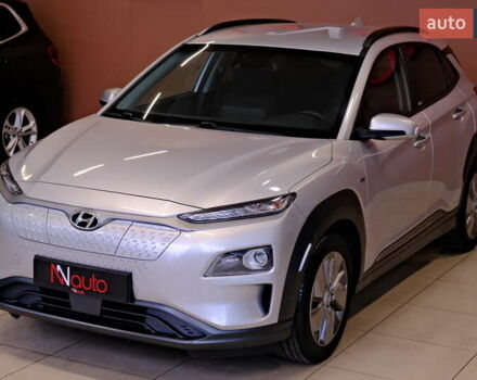 Серый Хендай Kona, объемом двигателя 0 л и пробегом 88 тыс. км за 20300 $, фото 2 на Automoto.ua