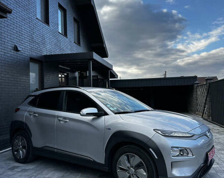 Серый Хендай Kona, объемом двигателя 0 л и пробегом 40 тыс. км за 18200 $, фото 2 на Automoto.ua