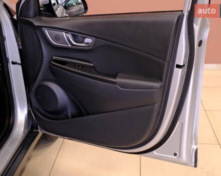 Серый Хендай Kona, объемом двигателя 0 л и пробегом 88 тыс. км за 20300 $, фото 42 на Automoto.ua