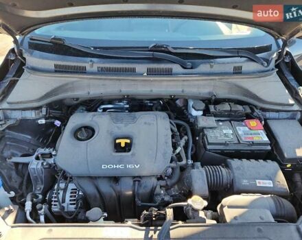 Серый Хендай Kona, объемом двигателя 2 л и пробегом 86 тыс. км за 2500 $, фото 11 на Automoto.ua