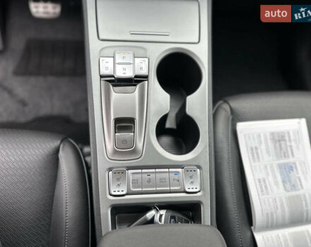 Сірий Хендай Kona, об'ємом двигуна 0 л та пробігом 61 тис. км за 18800 $, фото 24 на Automoto.ua