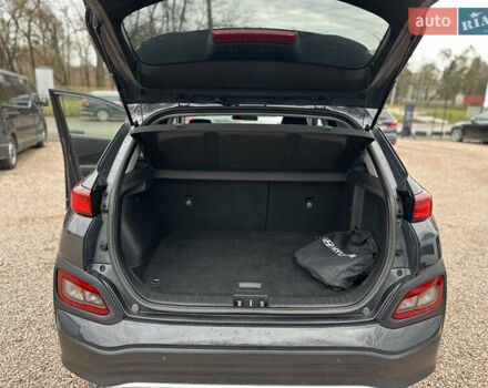 Сірий Хендай Kona, об'ємом двигуна 0 л та пробігом 61 тис. км за 18800 $, фото 29 на Automoto.ua