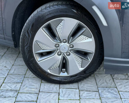 Сірий Хендай Kona, об'ємом двигуна 0 л та пробігом 114 тис. км за 15999 $, фото 65 на Automoto.ua