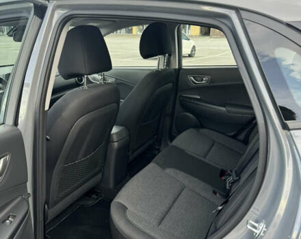 Серый Хендай Kona, объемом двигателя 0 л и пробегом 52 тыс. км за 16300 $, фото 17 на Automoto.ua