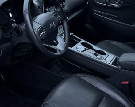 Серый Хендай Kona, объемом двигателя 0 л и пробегом 98 тыс. км за 18300 $, фото 20 на Automoto.ua