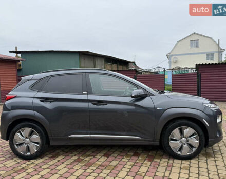 Серый Хендай Kona, объемом двигателя 0 л и пробегом 60 тыс. км за 15555 $, фото 7 на Automoto.ua
