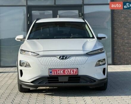 Серый Хендай Kona, объемом двигателя 0 л и пробегом 93 тыс. км за 17970 $, фото 10 на Automoto.ua