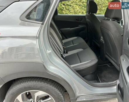 Серый Хендай Kona, объемом двигателя 1.6 л и пробегом 54 тыс. км за 20950 $, фото 48 на Automoto.ua