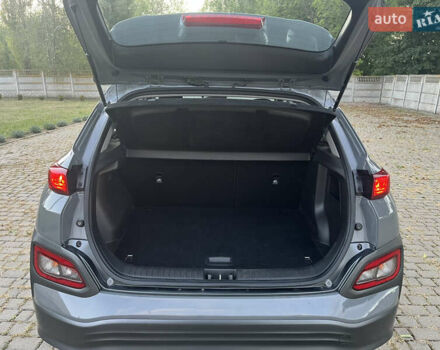 Серый Хендай Kona, объемом двигателя 0 л и пробегом 75 тыс. км за 15200 $, фото 6 на Automoto.ua