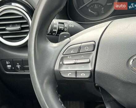 Серый Хендай Kona, объемом двигателя 1.6 л и пробегом 54 тыс. км за 20950 $, фото 34 на Automoto.ua