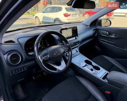 Серый Хендай Kona, объемом двигателя 0 л и пробегом 111 тыс. км за 17000 $, фото 14 на Automoto.ua