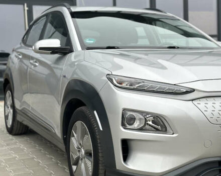 Серый Хендай Kona, объемом двигателя 0 л и пробегом 62 тыс. км за 18900 $, фото 21 на Automoto.ua