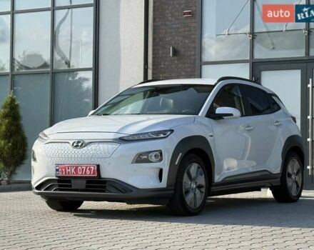 Серый Хендай Kona, объемом двигателя 0 л и пробегом 93 тыс. км за 17970 $, фото 12 на Automoto.ua