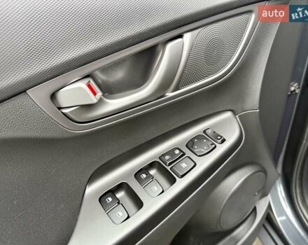 Серый Хендай Kona, объемом двигателя 0 л и пробегом 74 тыс. км за 15250 $, фото 39 на Automoto.ua